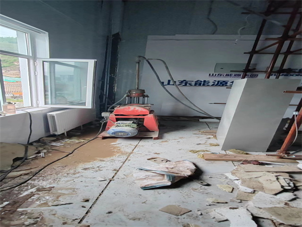 多宝镇地基基础下沉墙体裂缝加固注浆顶升施工